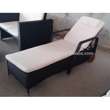 Wicker Outdoor / Garden Furniture - Moveable single lounge